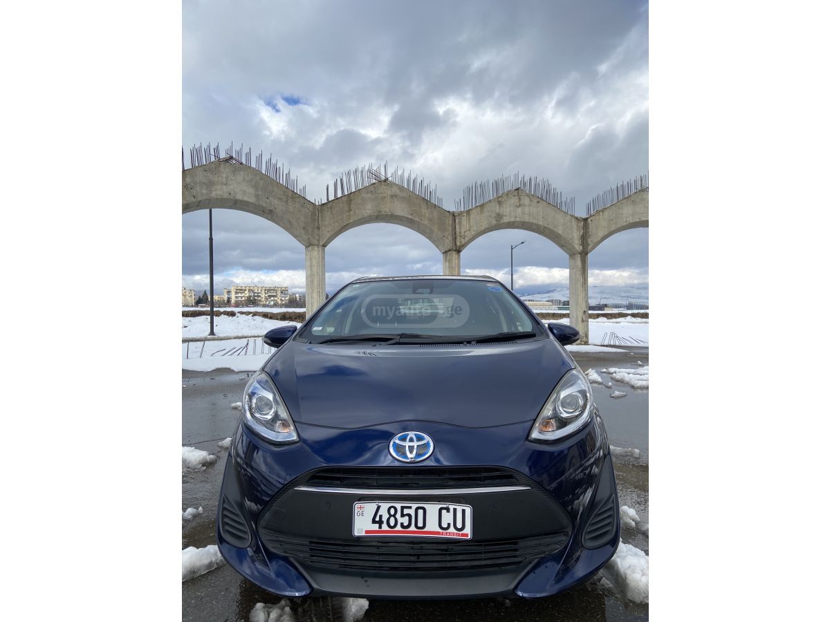 Toyota Aqua - фото 1