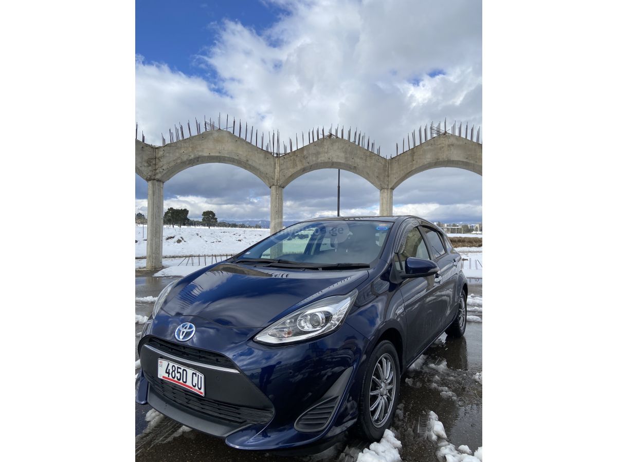 Toyota Aqua - фото 2