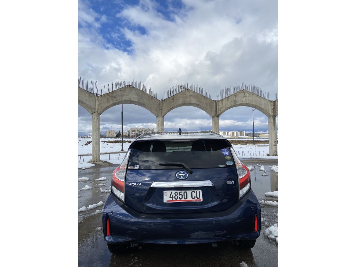 Toyota Aqua - фото 6