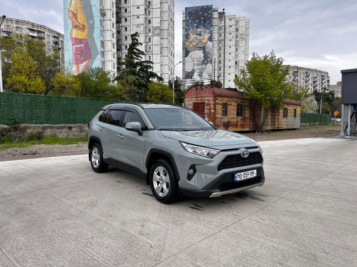 Toyota RAV 4 - фото 1