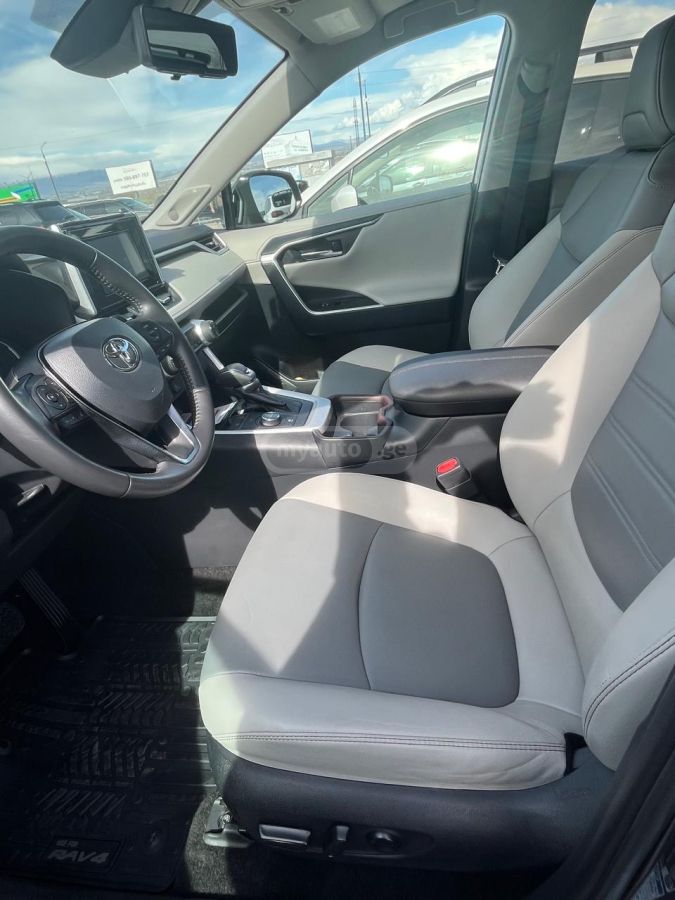 Toyota RAV 4 - фото 4