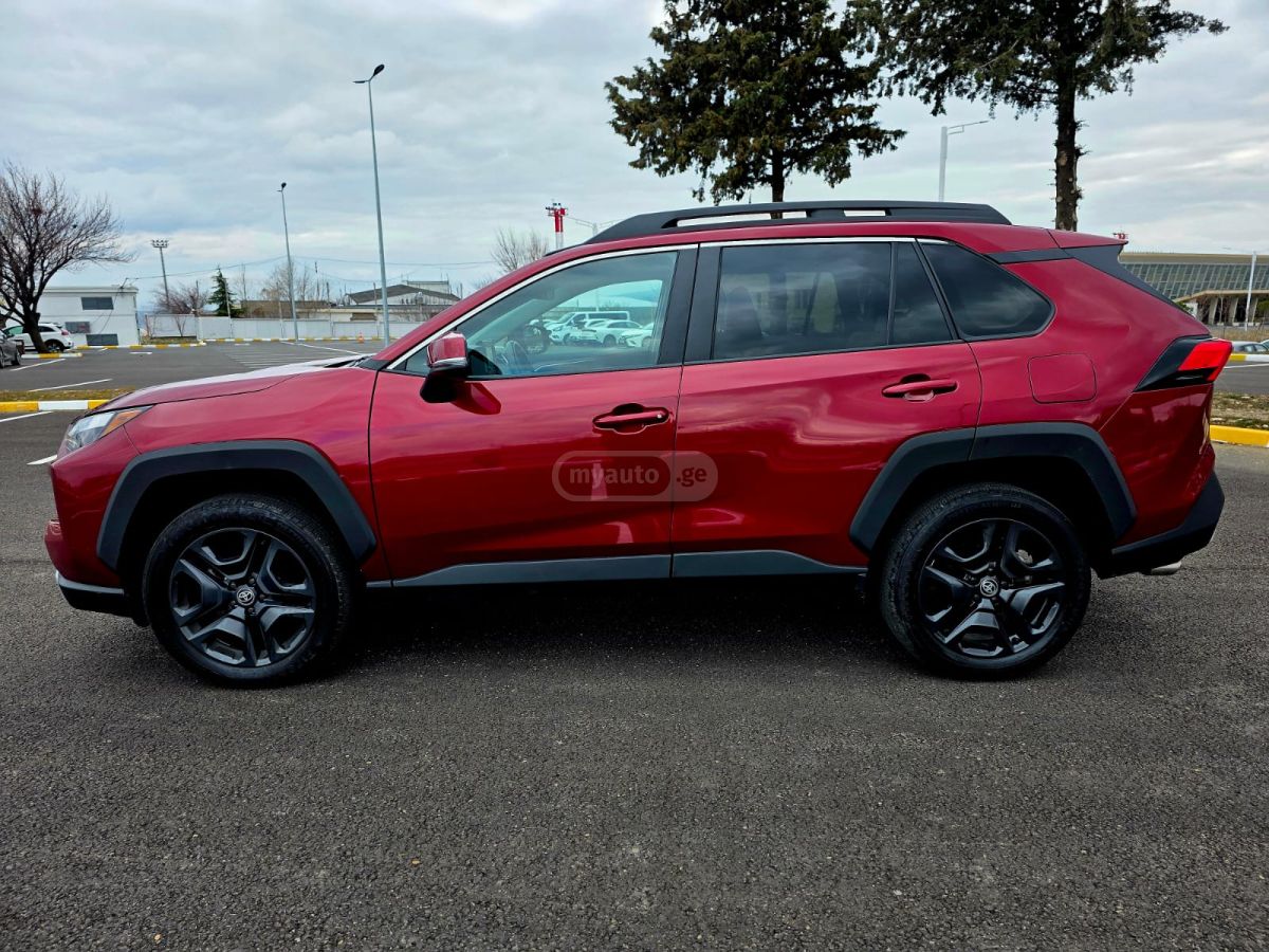 Toyota Adventure 4dr All-Wheel Drive — миниатюра 4