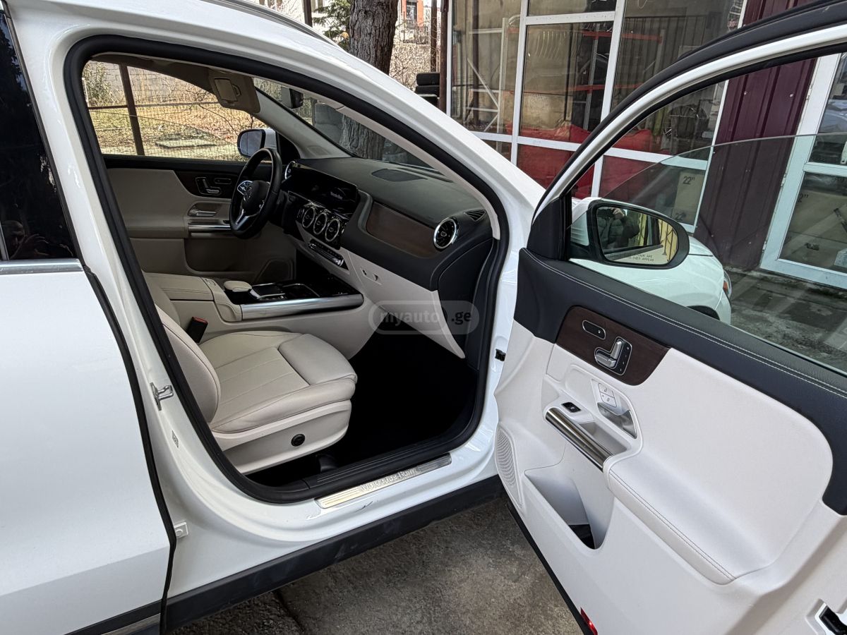 Mercedes-Benz Base GLA 250 4dr All-Wheel Dri — миниатюра 11