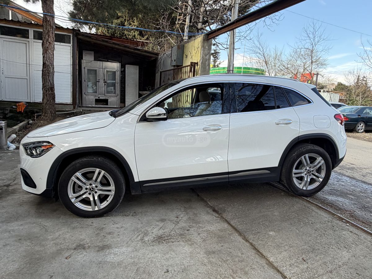 Mercedes-Benz Base GLA 250 4dr All-Wheel Dri — миниатюра 4