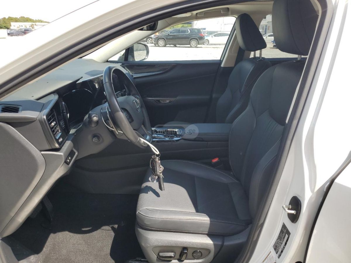 Lexus NX 300 Base 4dr All-wheel Drive Autom 2024 — миниатюра 7