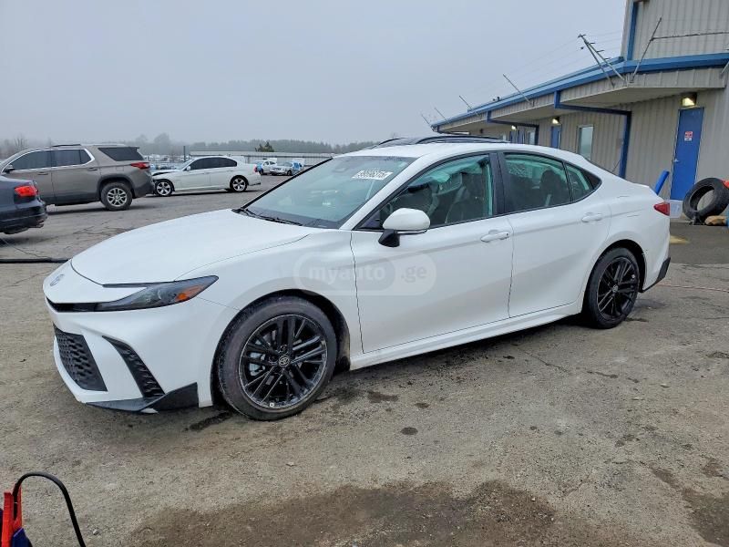 Toyota Camry - фото 2