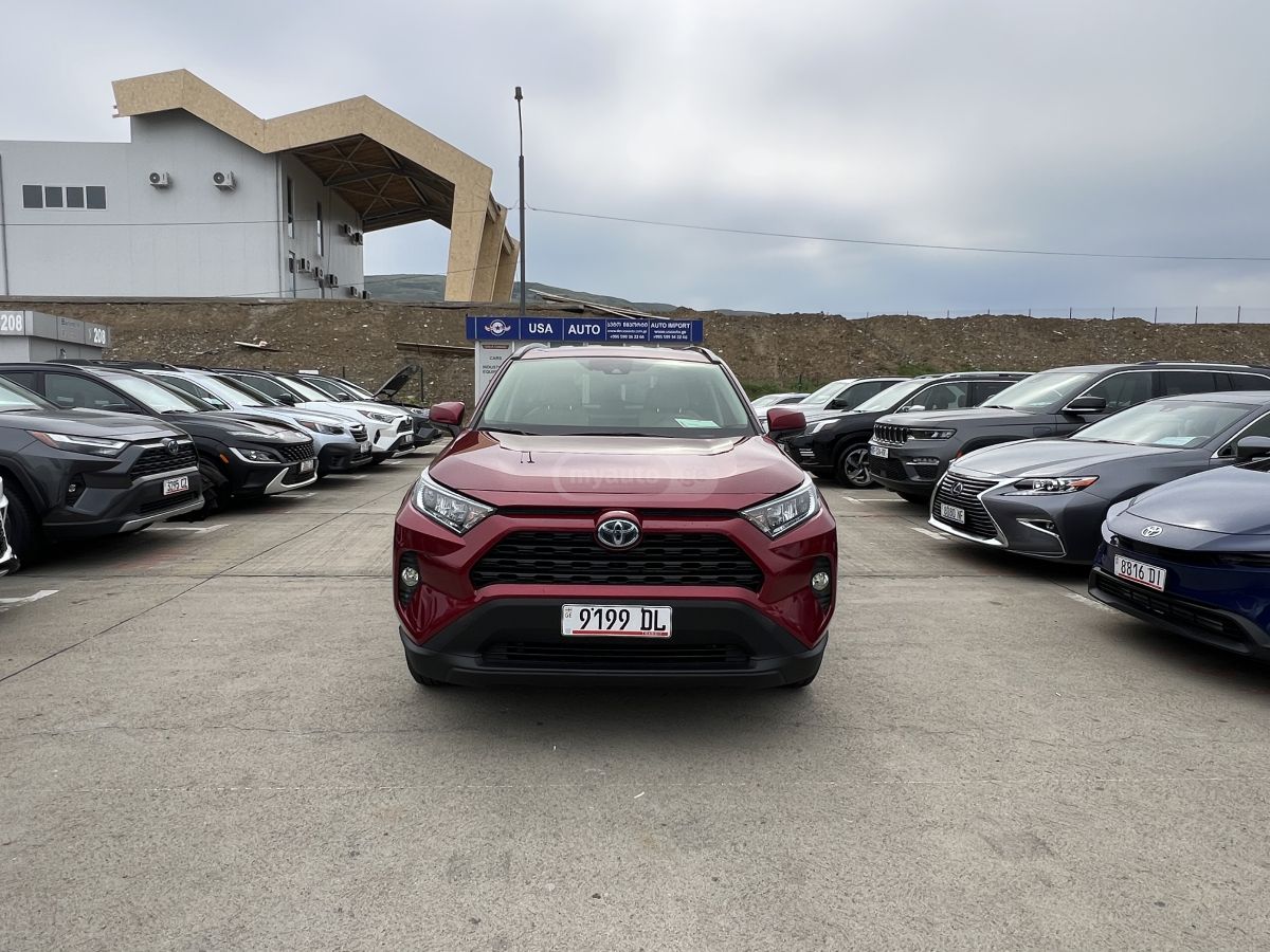 Toyota RAV 4 - фото 1