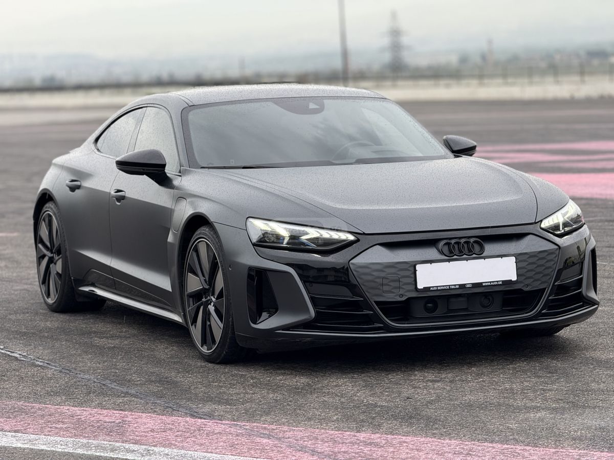 Audi RS e-tron GT - фото 1