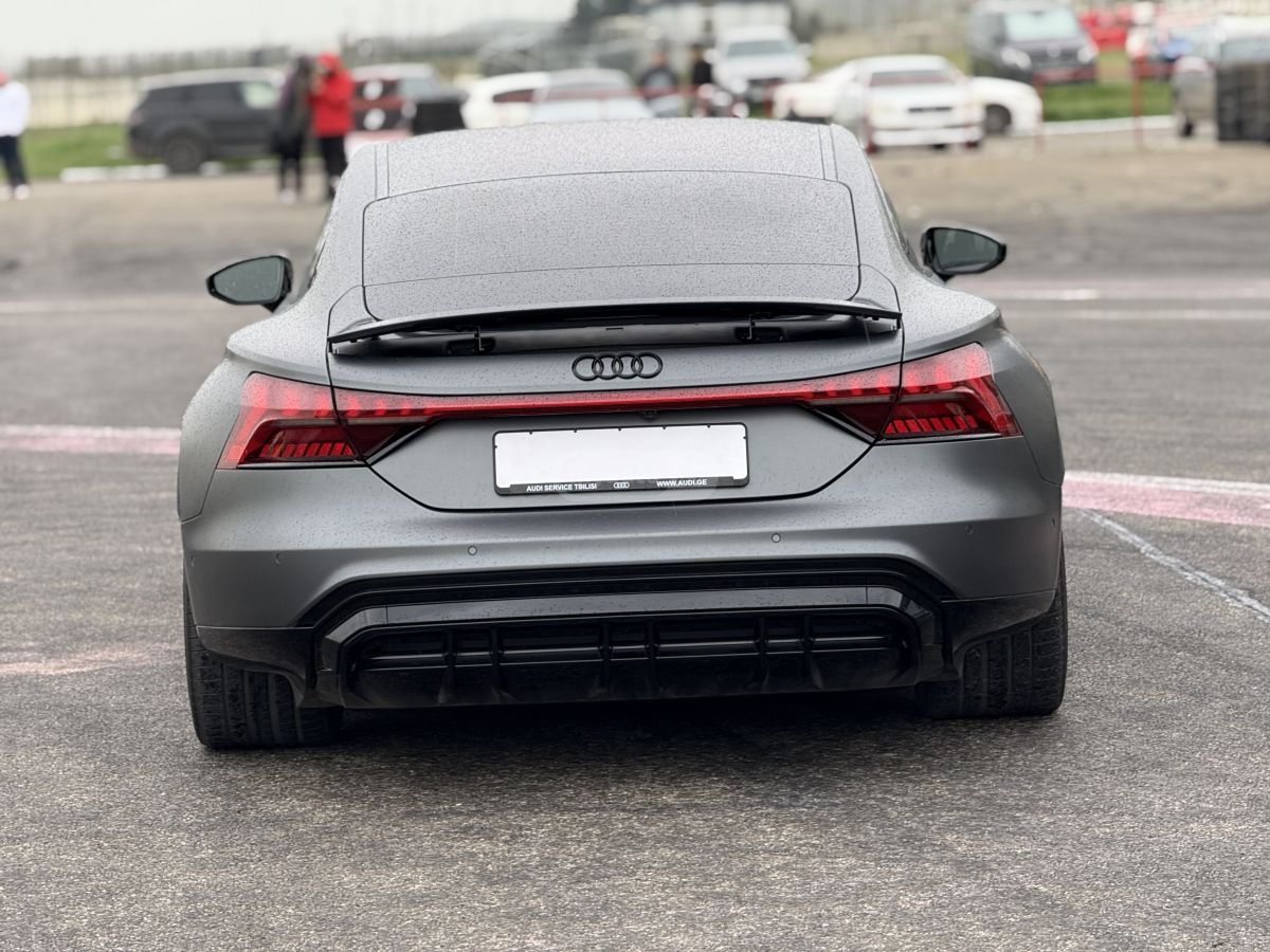 Audi RS e-tron GT - фото 3