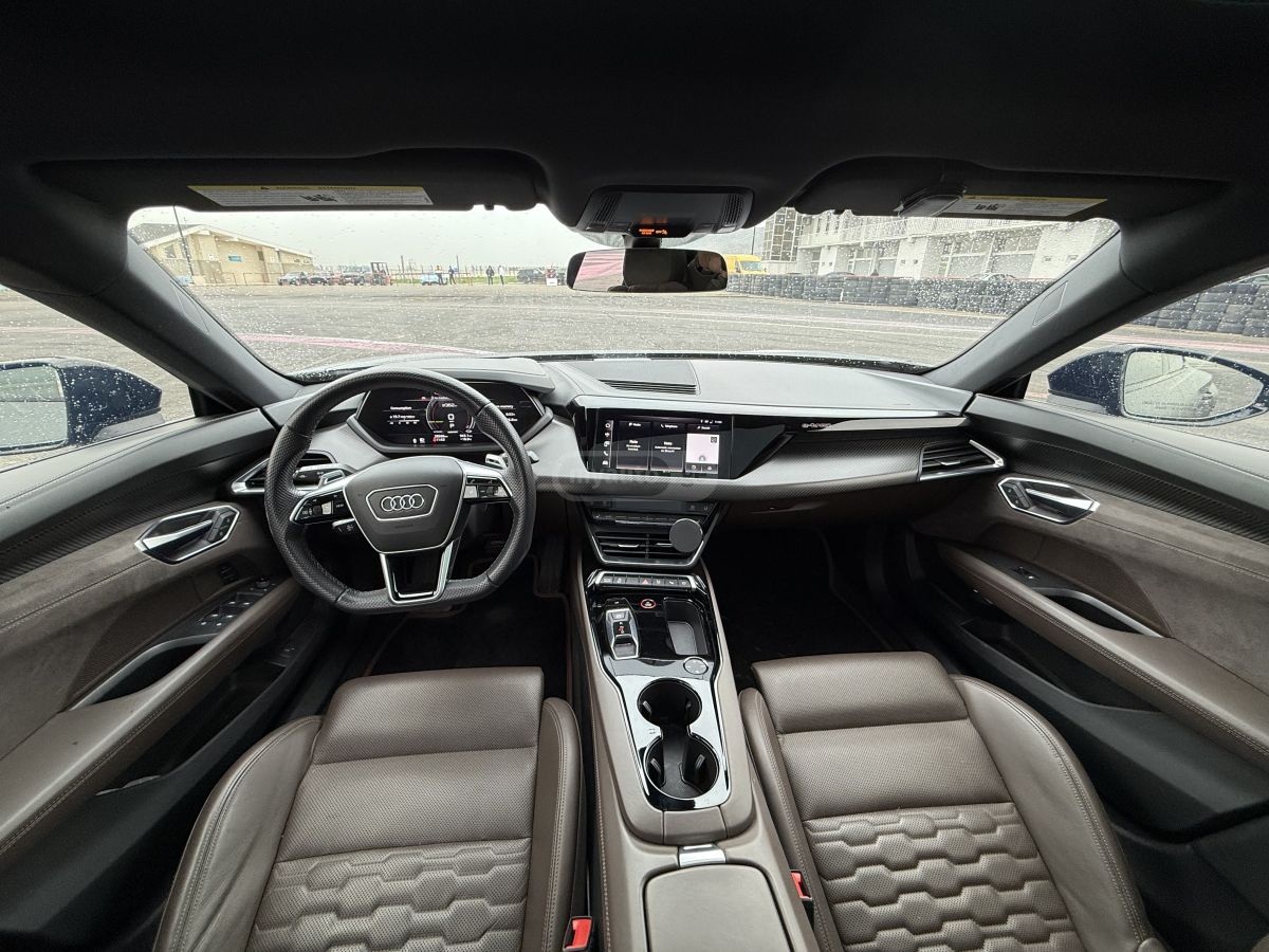 Audi RS e-tron GT - фото 7