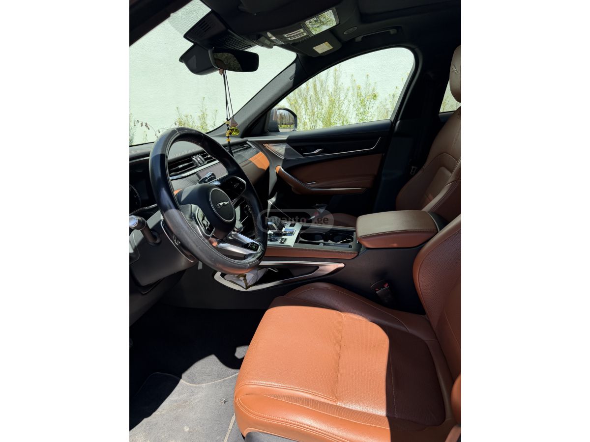 Jaguar F-Pace - фото 7