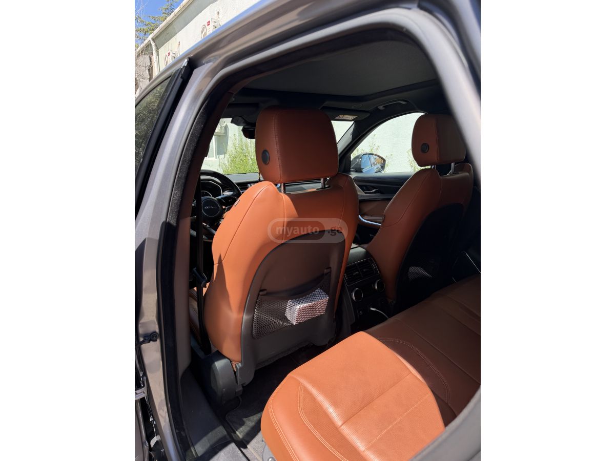 Jaguar F-Pace - фото 9