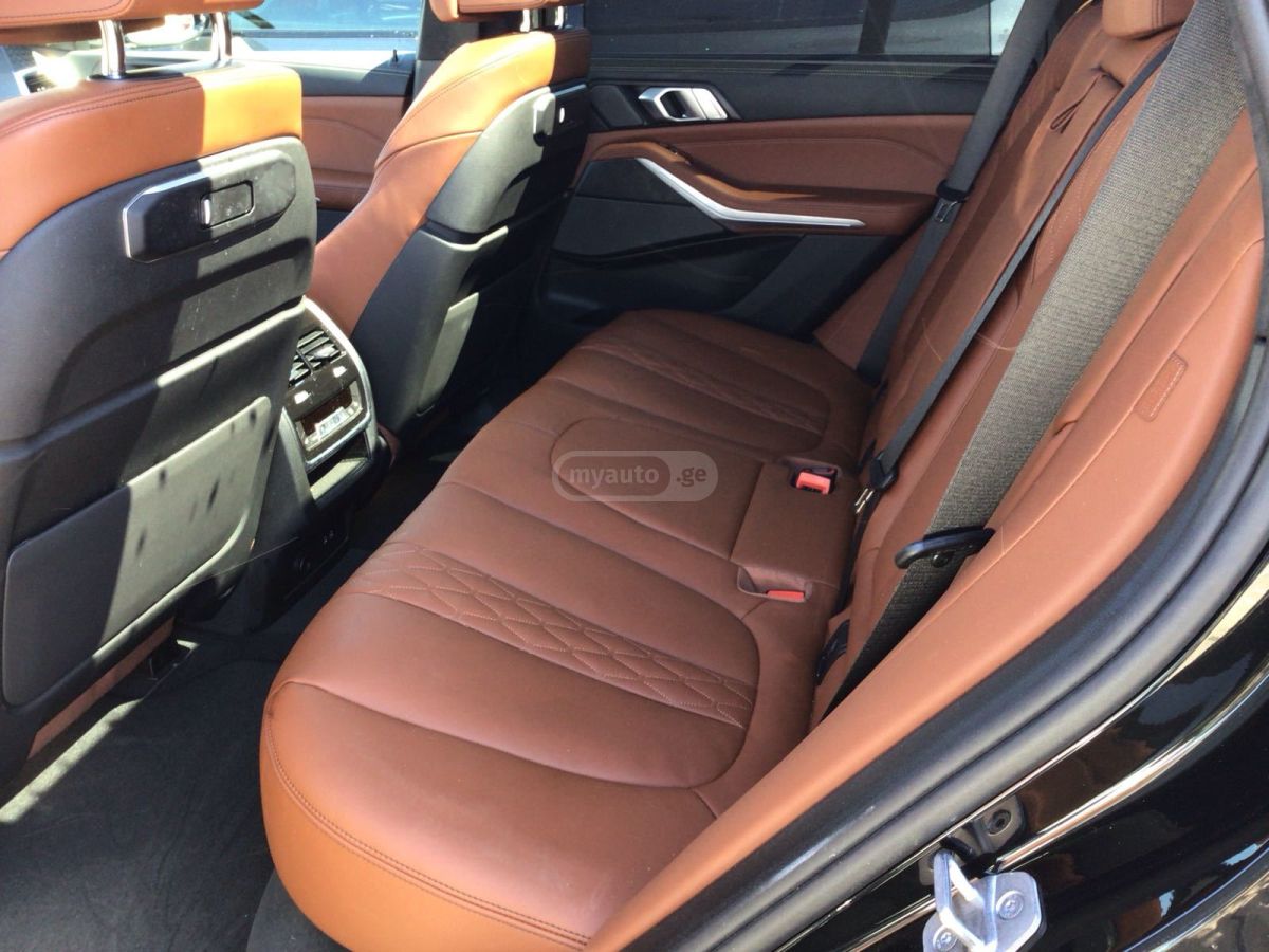 BMW xDrive40i 4dr All Wheel Drive — миниатюра 11