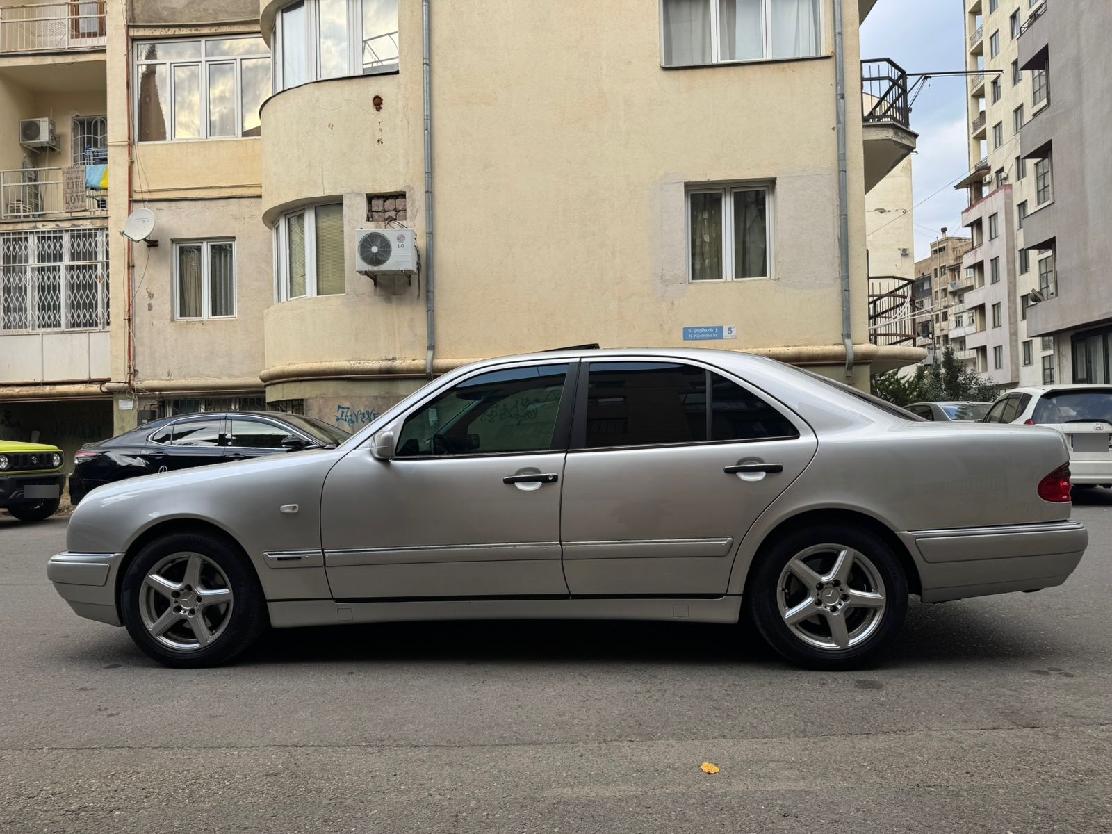 Mercedes-BenzE 3201998