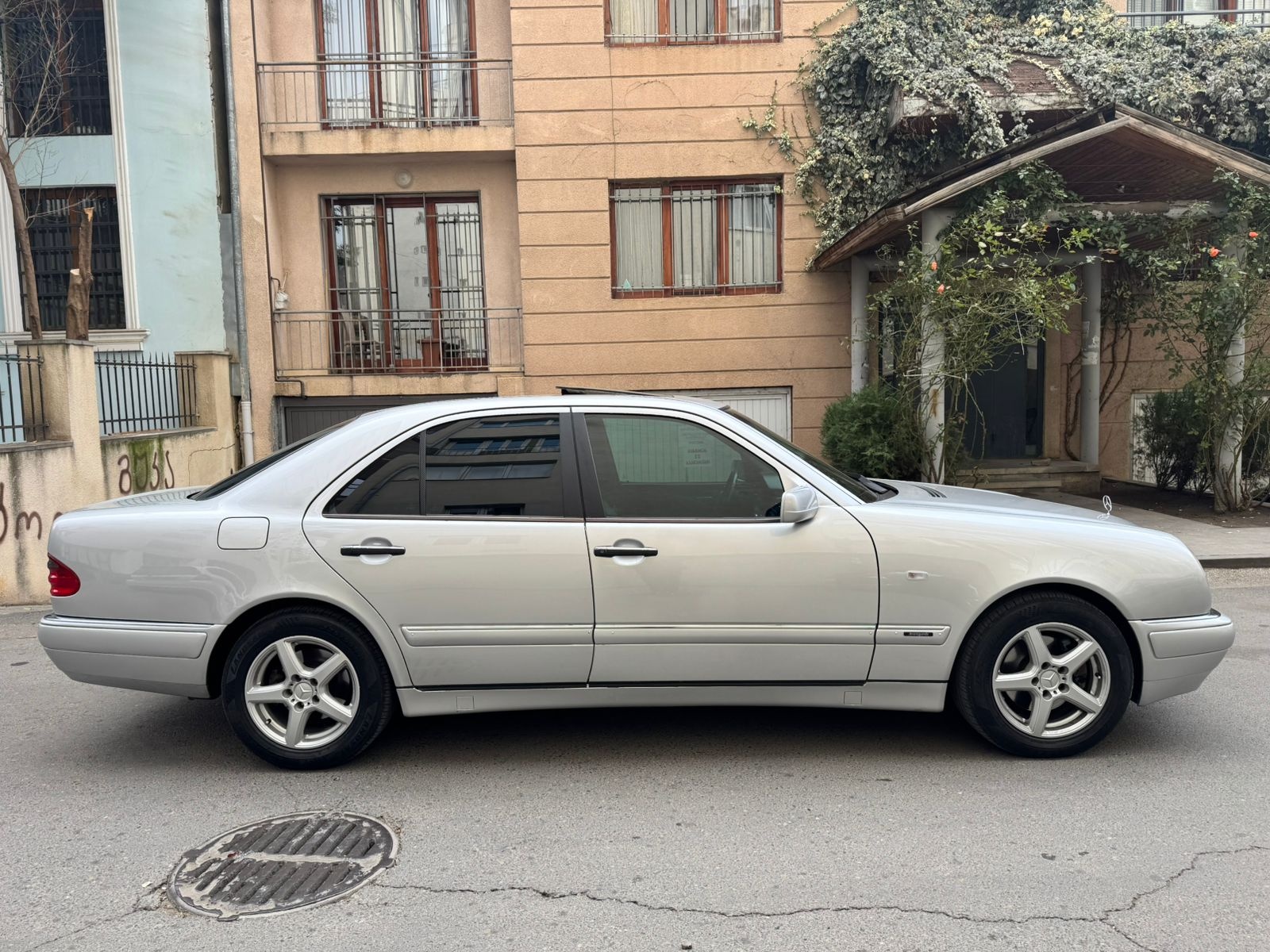 Mercedes-BenzE 3201998