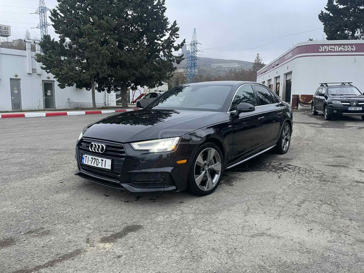Audi A4 - фото 1