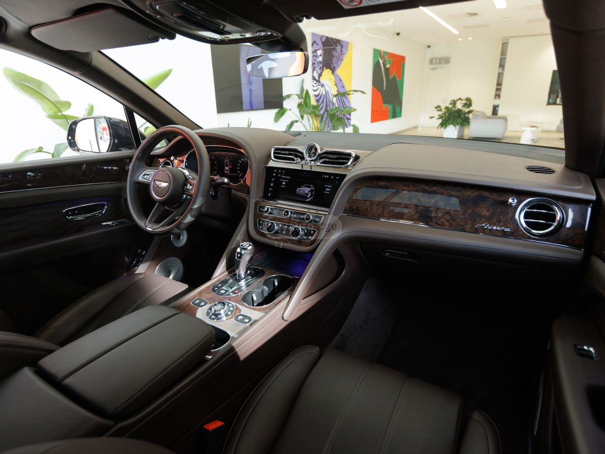 Bentley Bentayga Azure 2025 — миниатюра 10