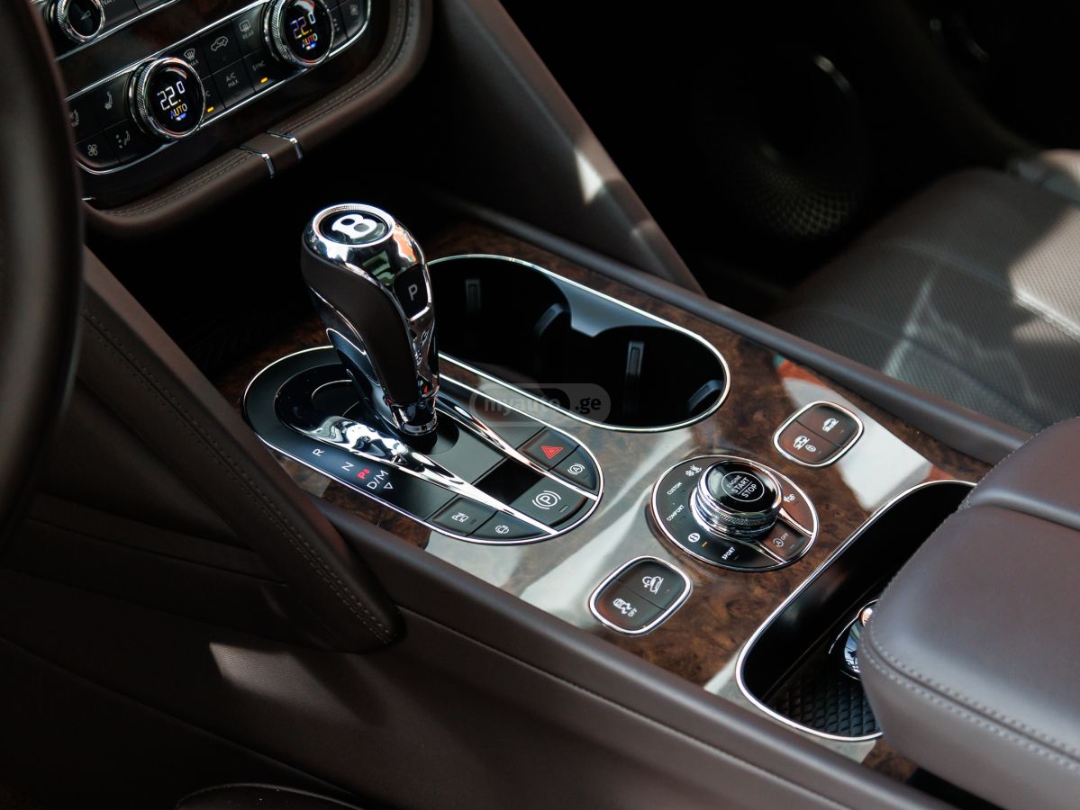 Bentley Bentayga Azure 2025 — миниатюра 12