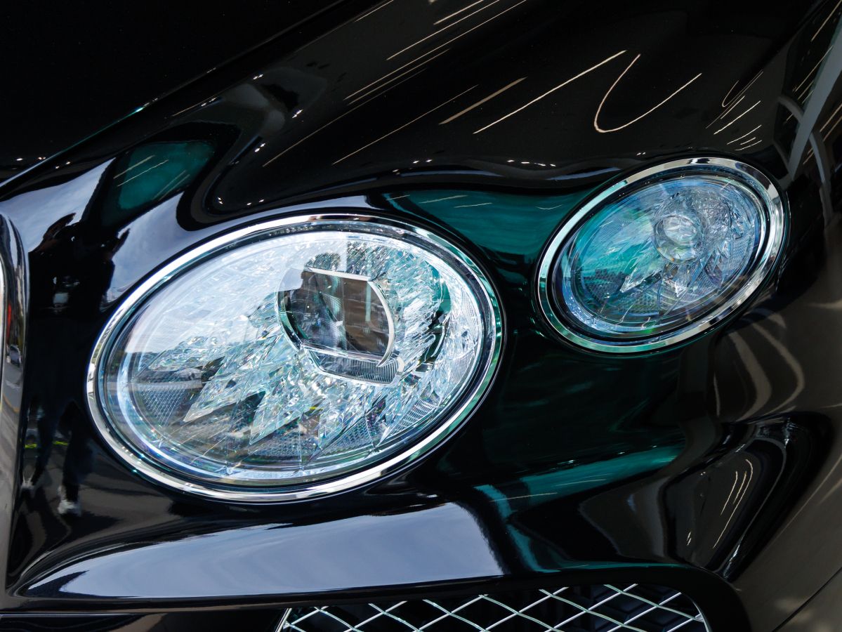 Bentley Bentayga Azure 2025 — миниатюра 4