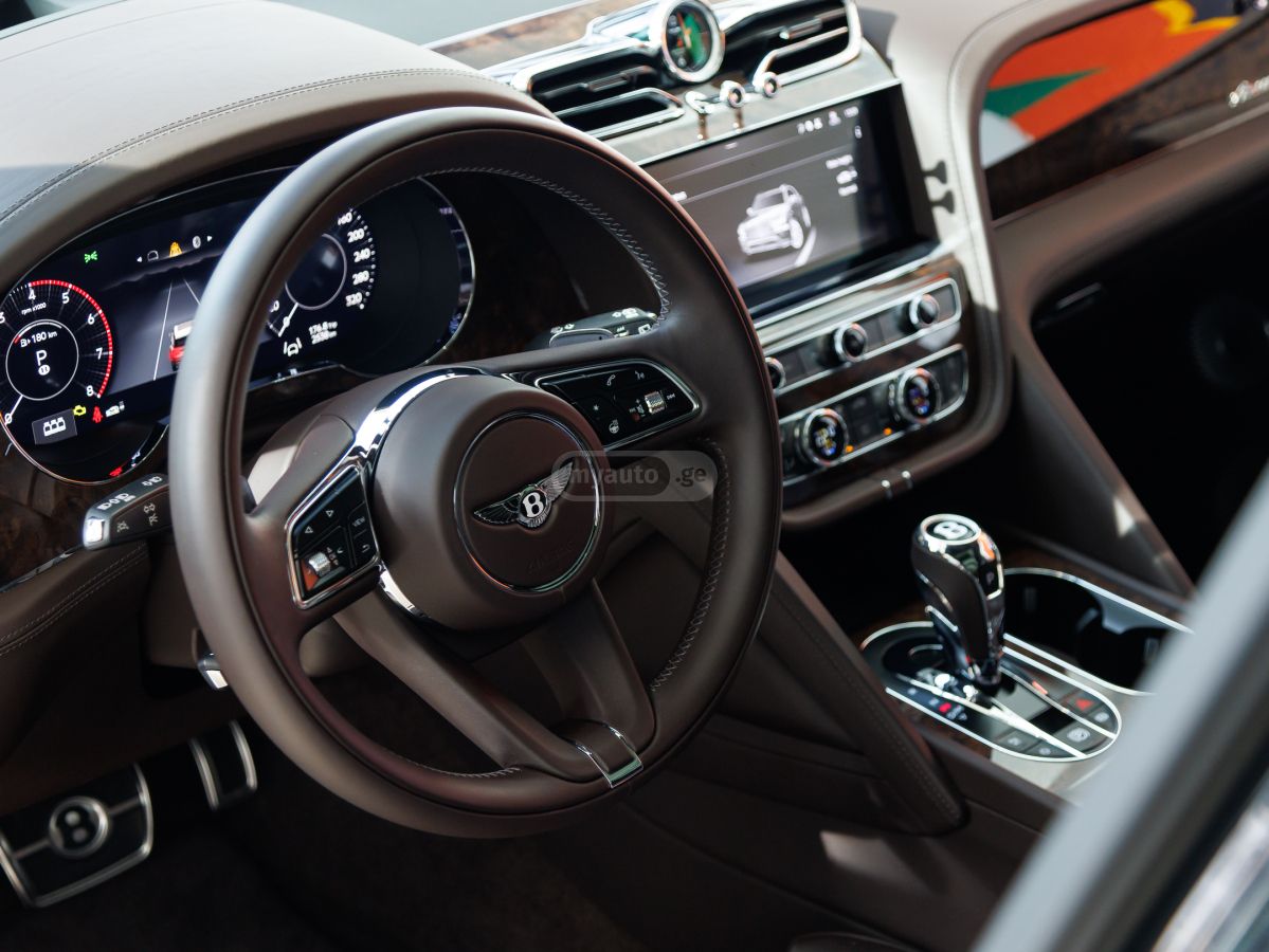 Bentley Bentayga Azure 2025 — миниатюра 6