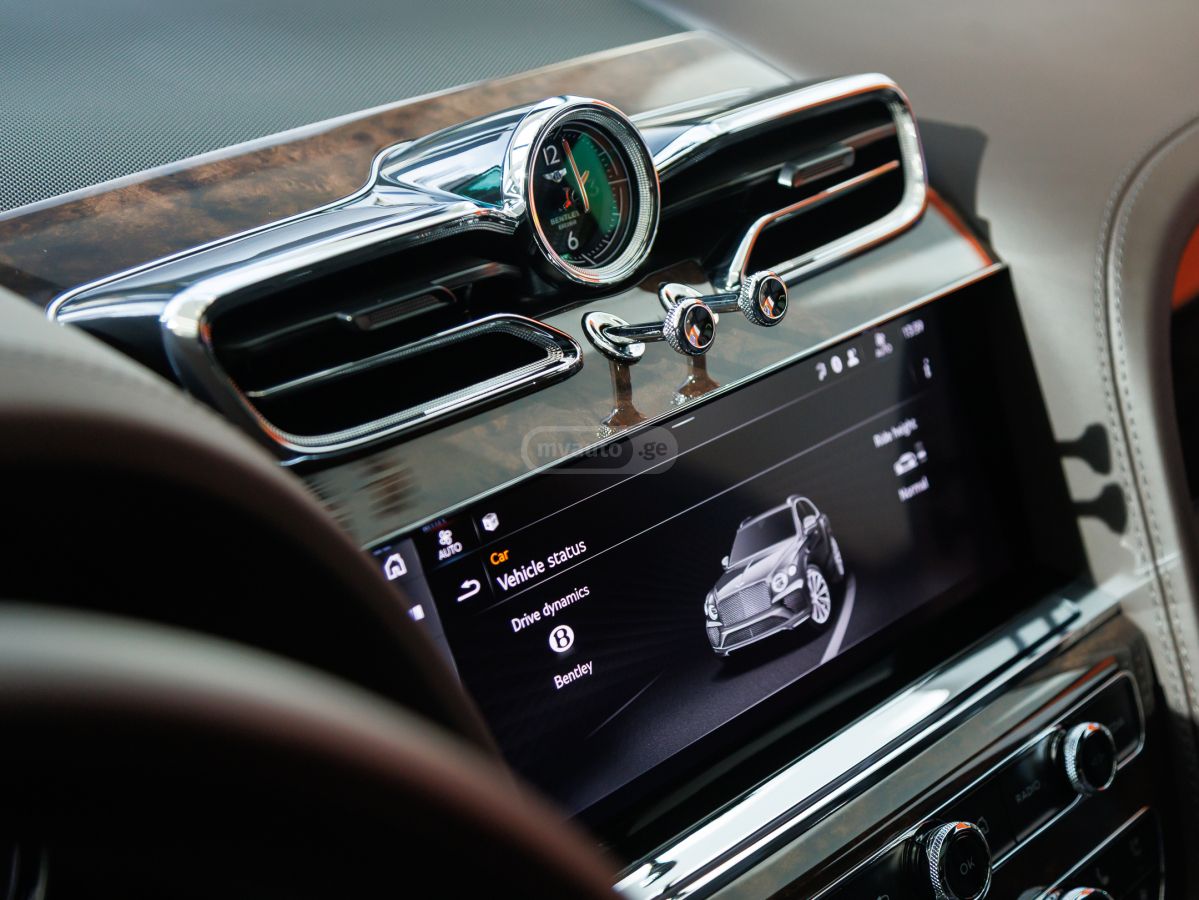 Bentley Bentayga Azure 2025 — миниатюра 7