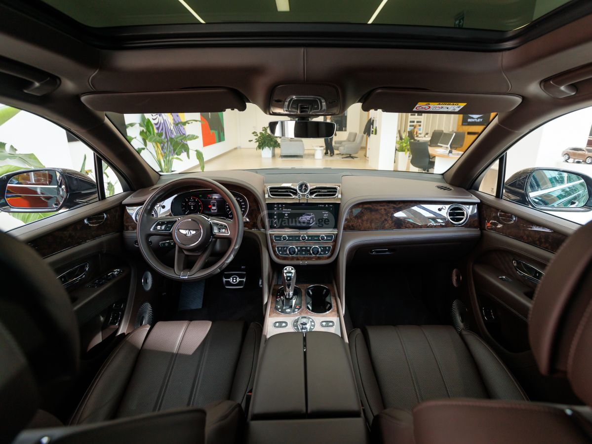 Bentley Bentayga Azure 2025 — миниатюра 9