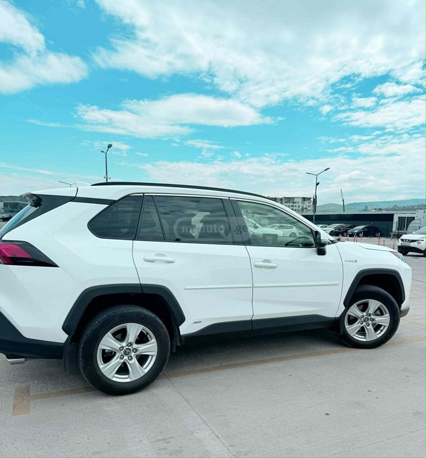 Toyota Rav 4 - фото 1