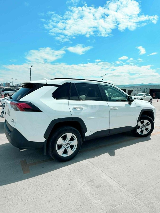 Toyota Rav 4 - фото 5