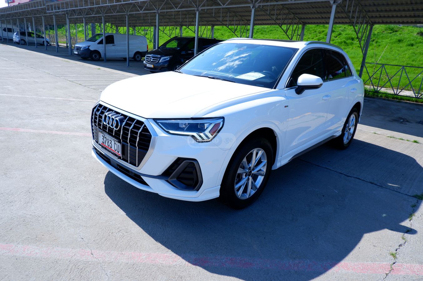 Audi Q3 - фото 1