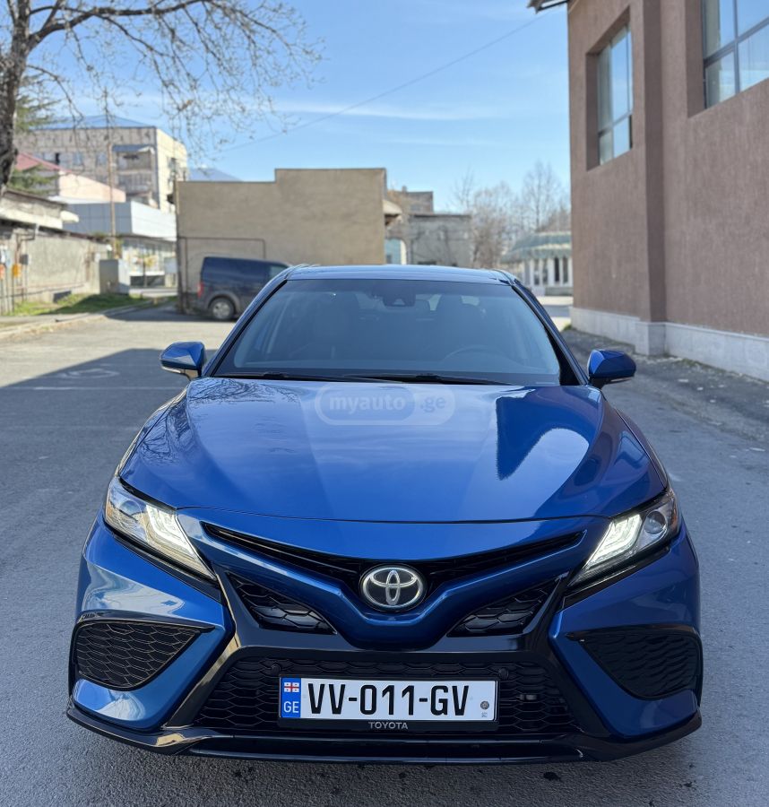 Toyota Camry - фото 2