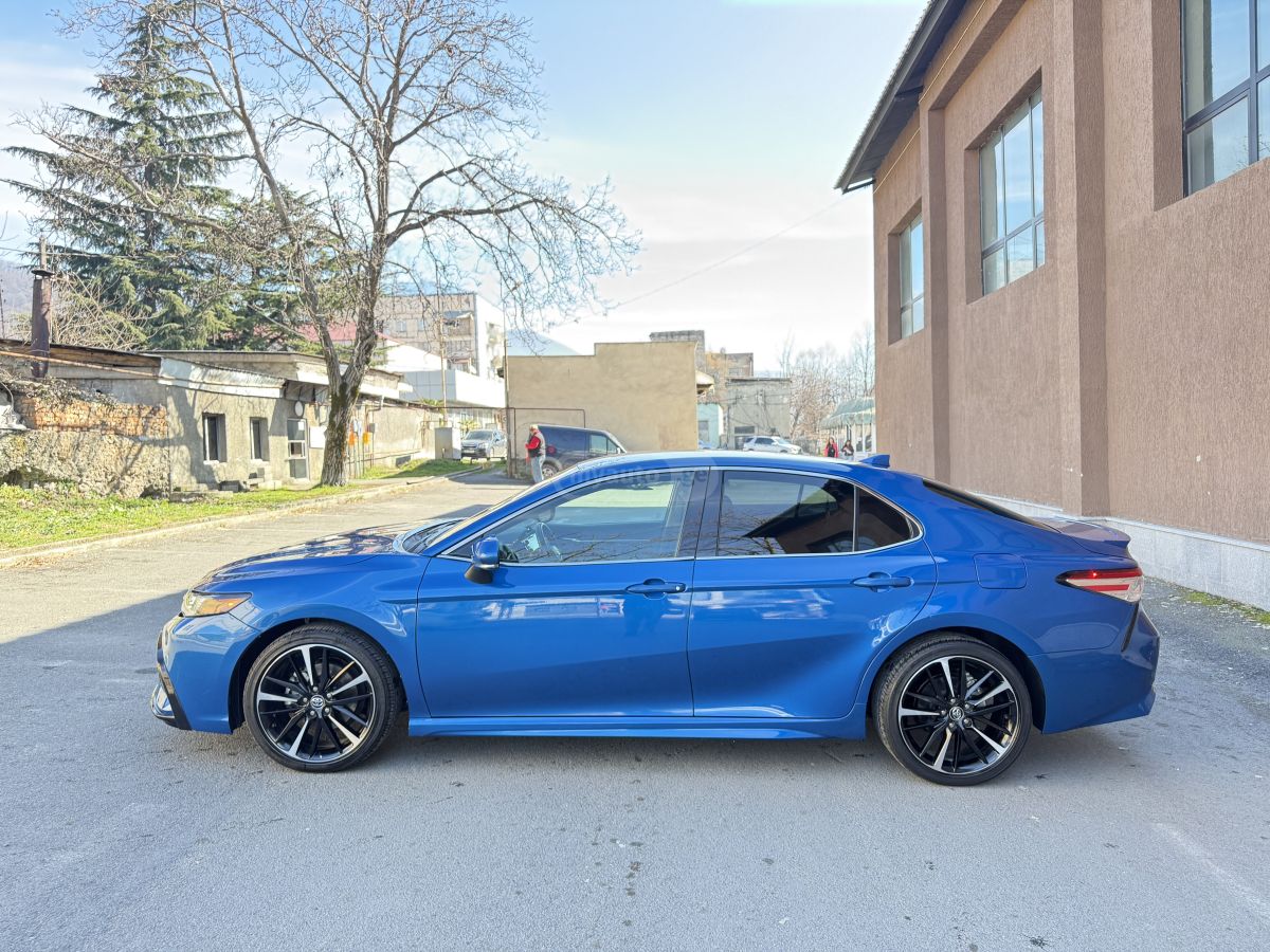 Toyota Camry - фото 4
