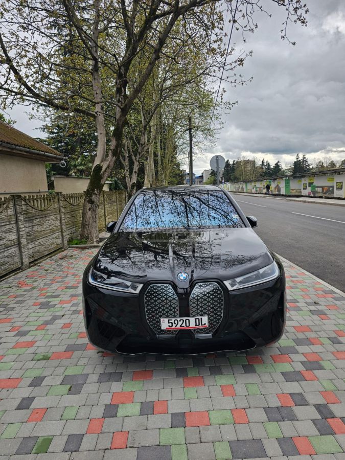 BMW IX - фото 1