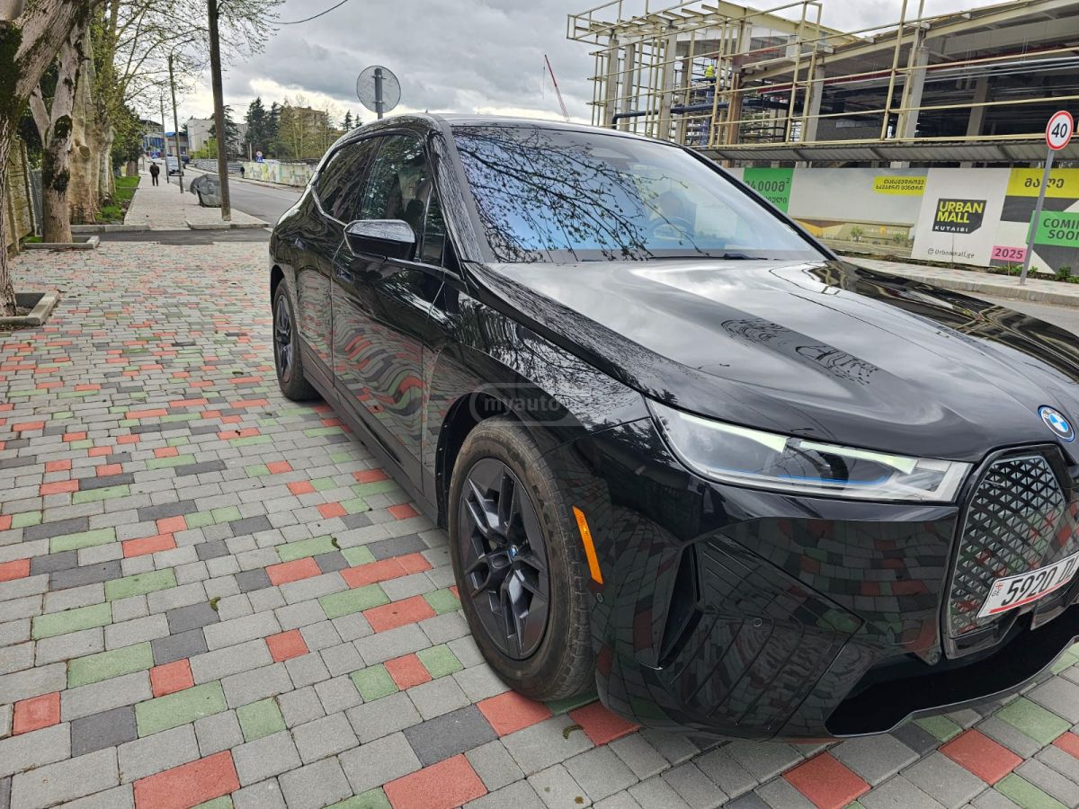 BMW IX - фото 4