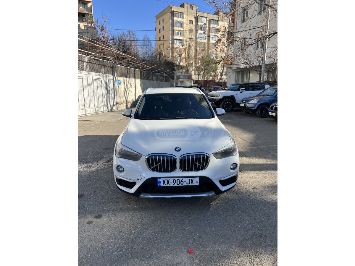 BMW X1 - фото 1