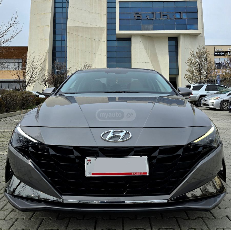 Hyundai Elantra - фото 1