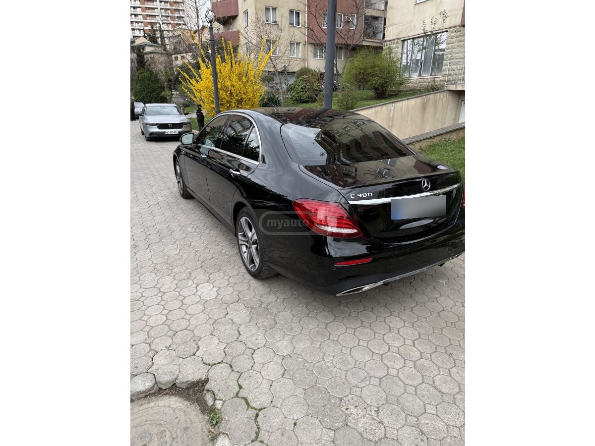 Mercedes-Benz E 300 - фото 4