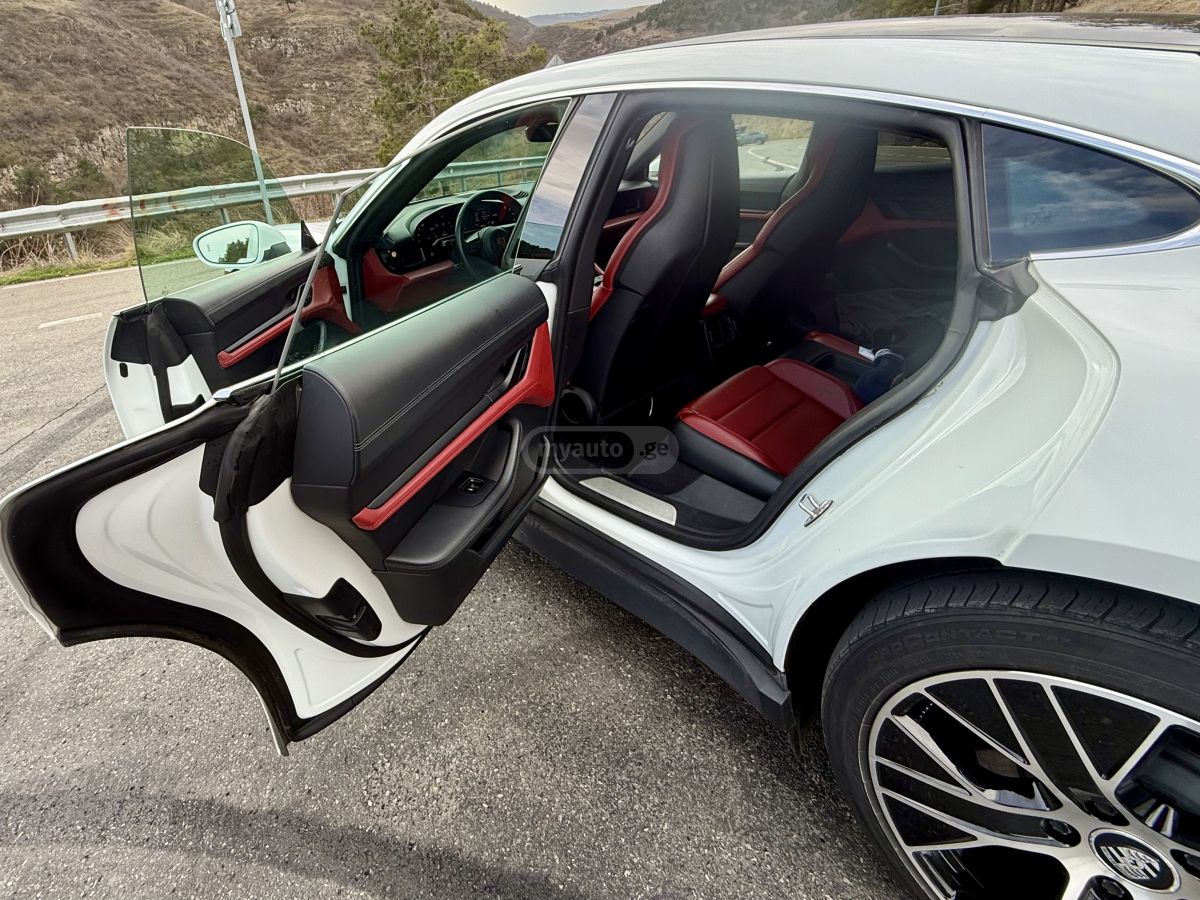 Porsche Taycan 4 S - фото 4