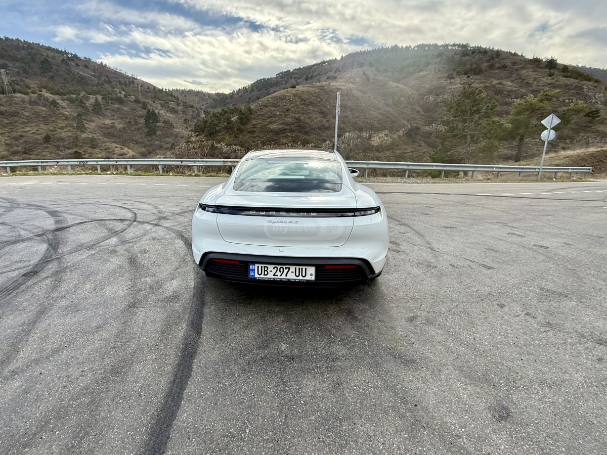 Porsche Taycan 4 S - фото 8