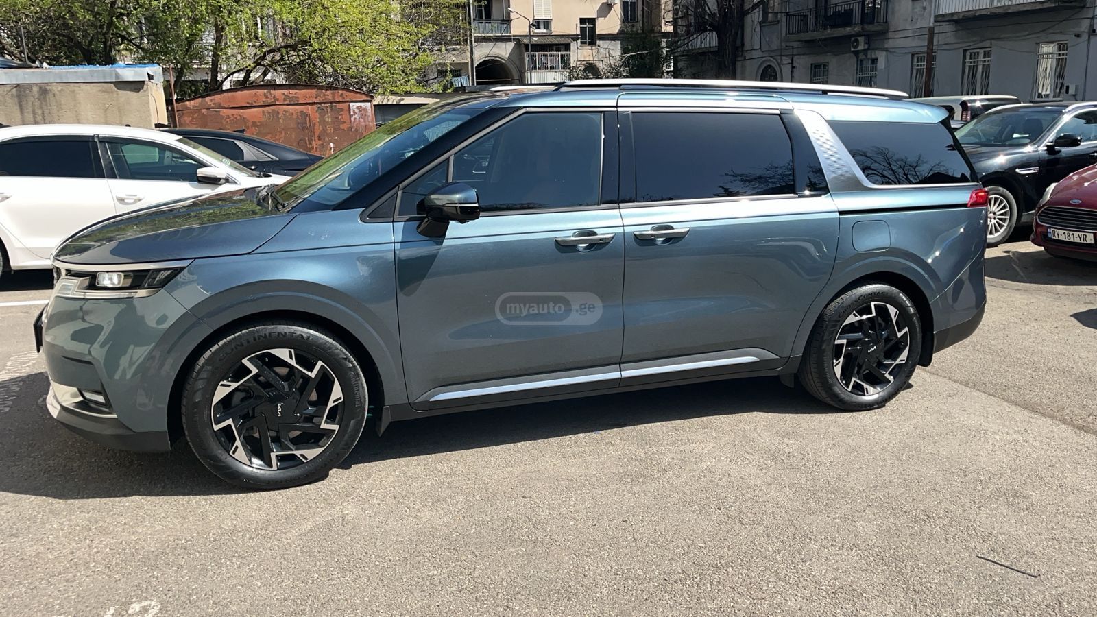 Kia Carnival - фото 1