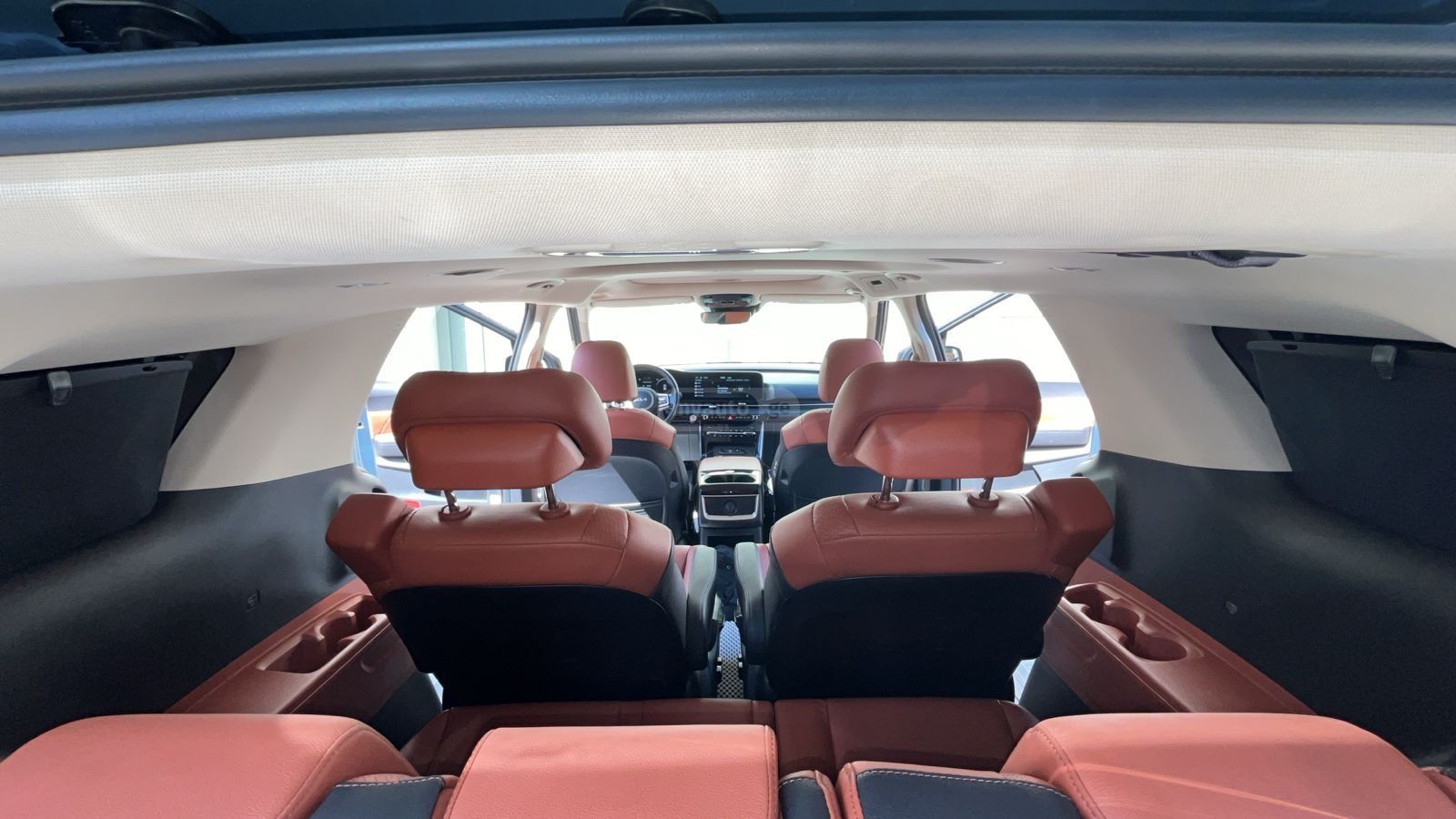 Kia Carnival - фото 11