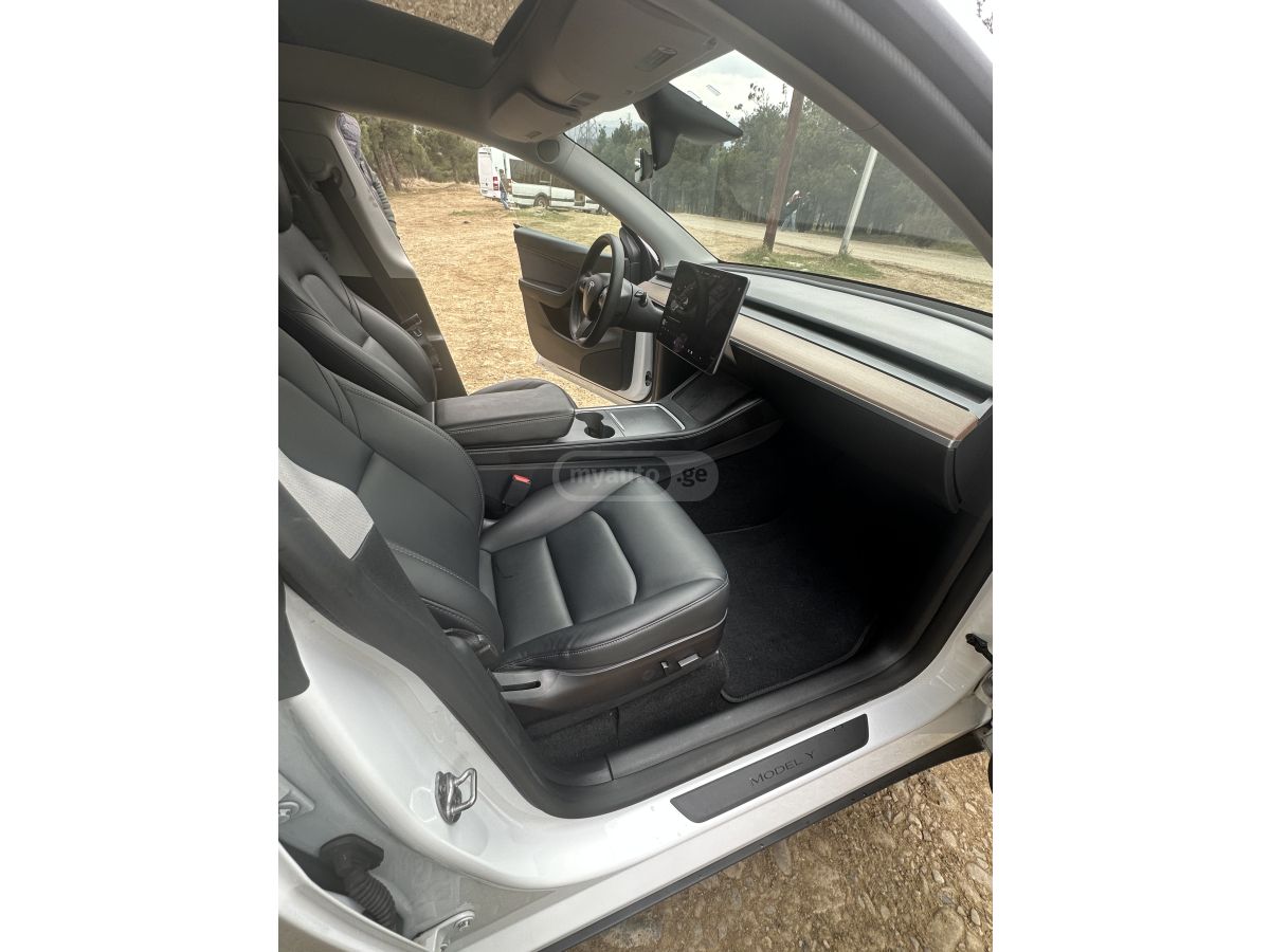 Tesla Model Y - фото 12