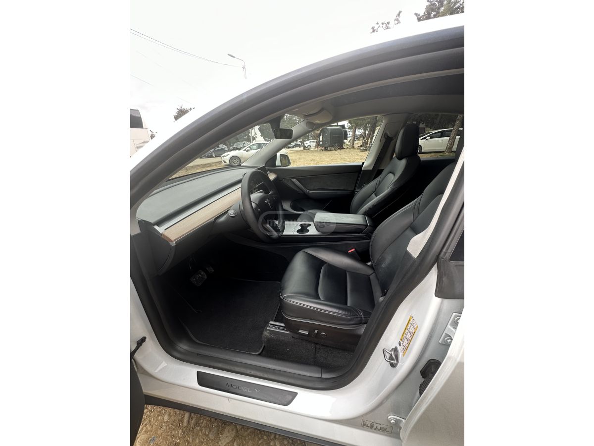 Tesla Model Y - фото 13