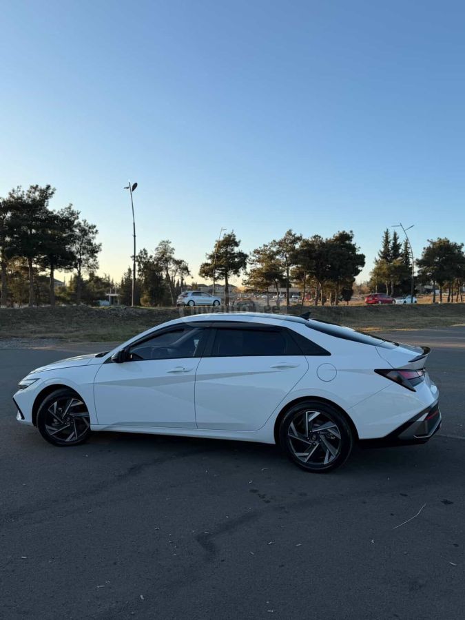 Hyundai Elantra - фото 4