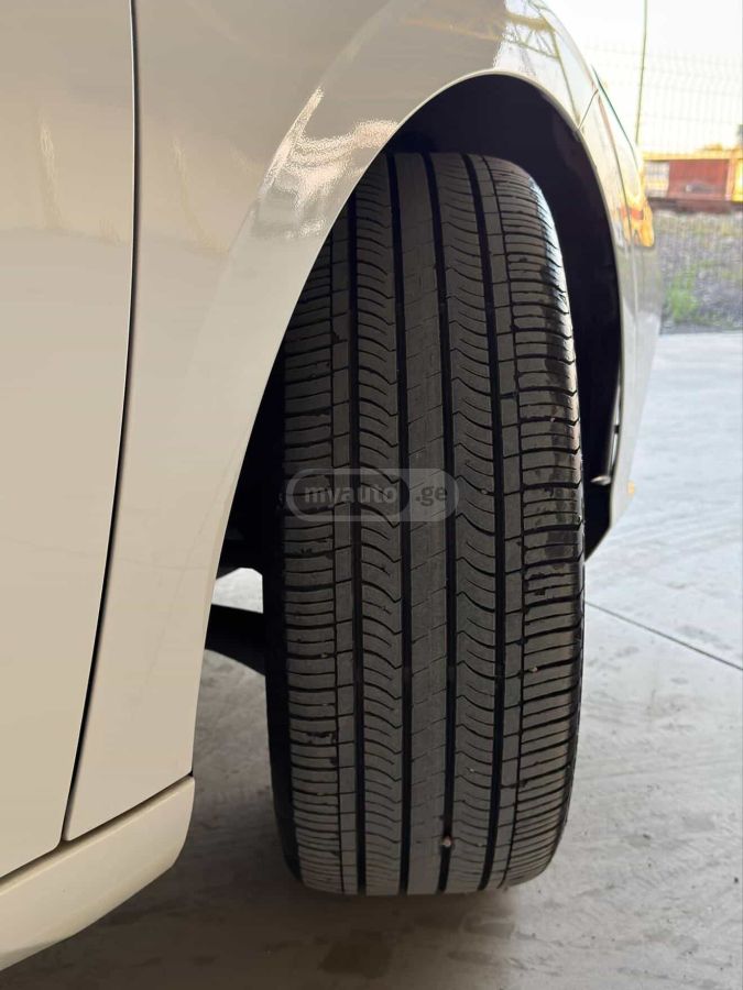 Hyundai Elantra - фото 9