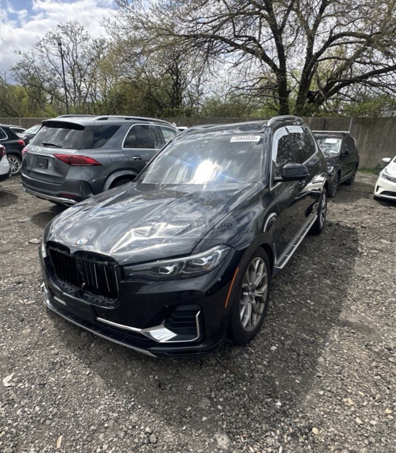 BMW X7 - фото 1
