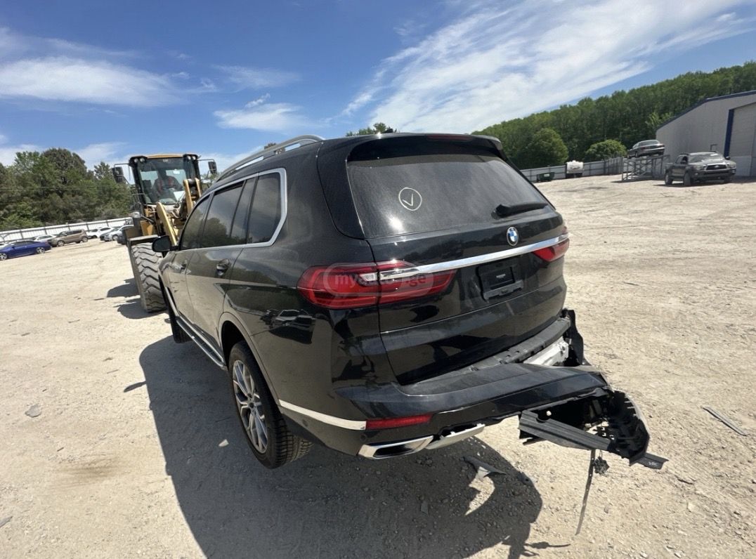 BMW X7 - фото 3