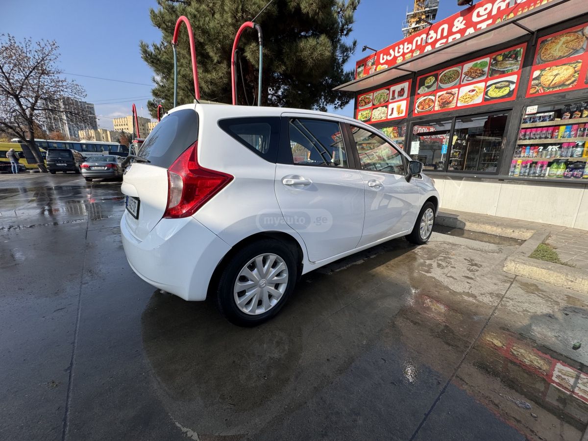 Nissan Versa - фото 2