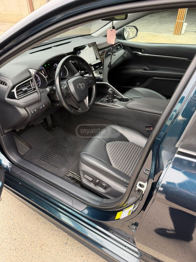 Toyota Camry - фото 2