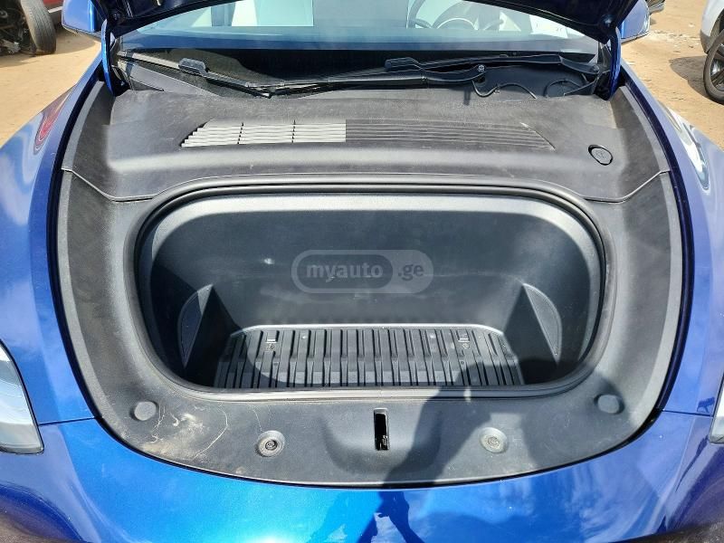 Tesla Model Y - фото 10
