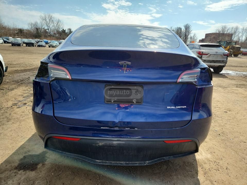 Tesla Model Y - фото 6